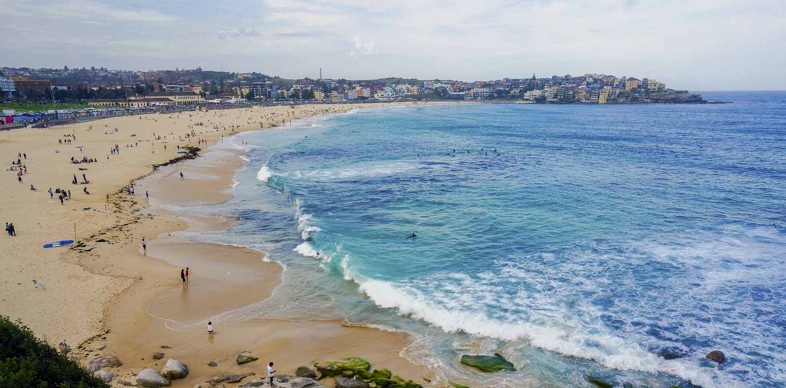 悉尼Bondi Beach的滑浪手展示了澳洲人的冒險創新精神