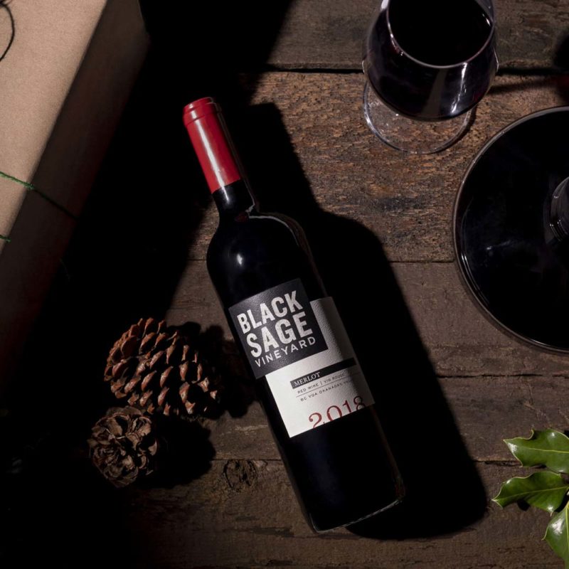 Black Sage Vineyards 梅洛獲獎無數，果感成熟濃郁，夾雜香、香草及淡淡的煙熏氣息。單寧柔和，餘味悠長。